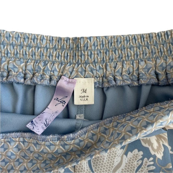 Francesca’s Collection Boutique Alya Blue/Tan Floral Print Shorts Size Medium - Picture 5 of 12